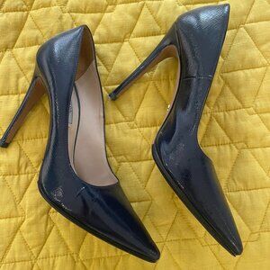 Prada saffiano leather navy pump size 7 1/2 - good condition